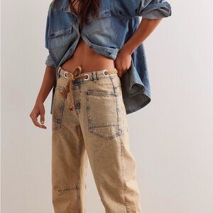 Tan Boyfriend Jeans Relaxed Fit High-Waisted